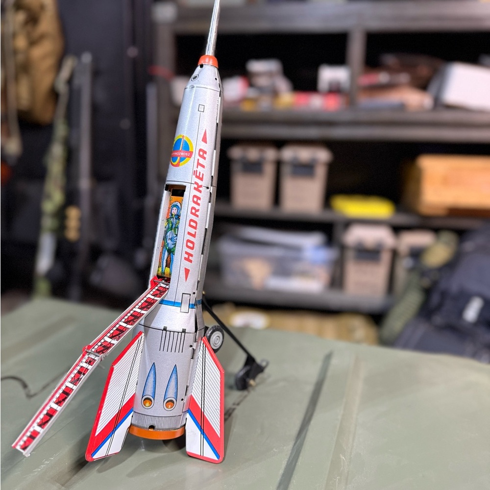 Vintage Soviet Holdraketa space toy